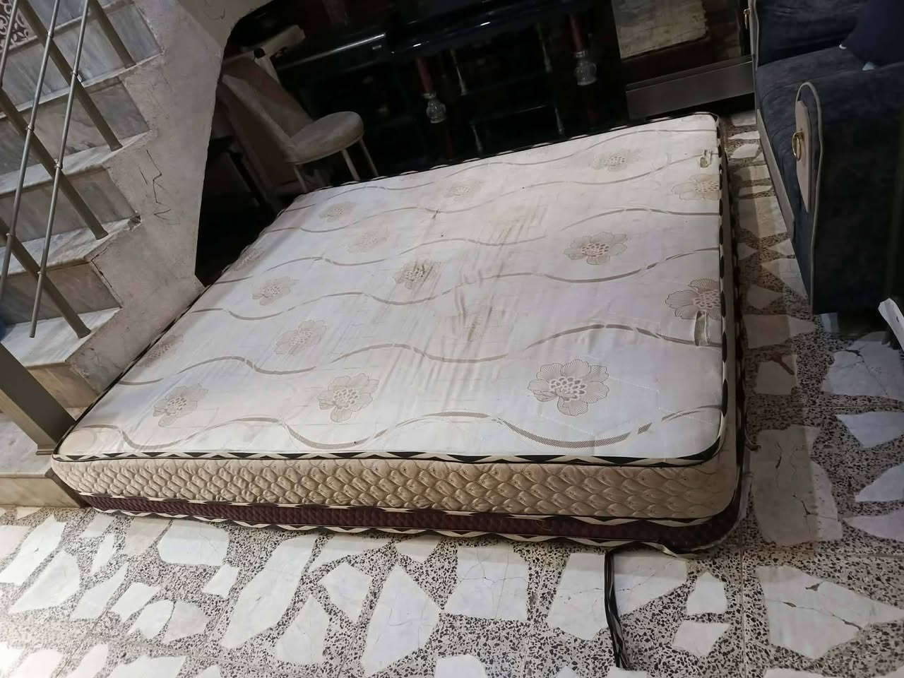 للبيع اغراض بيت نضيفات جدا مكانه حي الجهاد الاستفسار ***********
