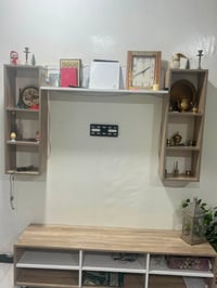 ميز شاشة مع مكاتب جداد ونضاف موجودين بالمنصور للتواصل 07730141943