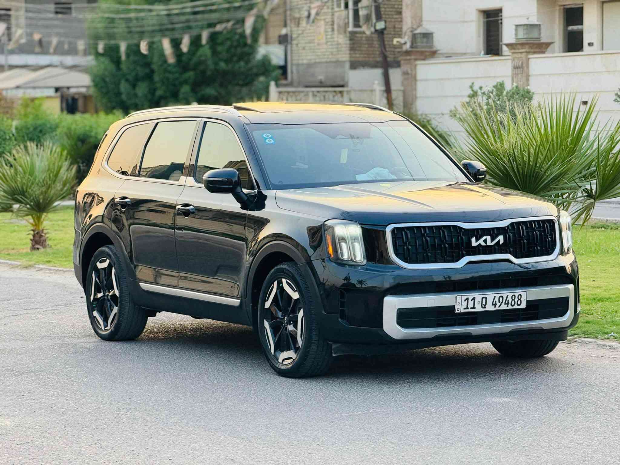 السلام عليكم 
كيا تيلورايد 2023 SX XLIn
السعر193 وبيها مجال 
رقم بغداد الجديد بسمي وهزه جديده
حجم المحرك 6 سلندر 3800.  كفاله 
عداد المسافة 60
بصمة ابواب وتشغيل عن بعد. 
زينون عالي ناصي آصل. 
فتحة سقف
رادر جانبي مانع اجتياز. 
فور ويل درايف 
تحديد مسار. 
كامرات محيطية. 
حساس حلفي. 
شاشة كبيرة متصل . 
تدفئة+تبريد الكراسي الامامية. 
تحكم ستيرن جهيتن. 
خزن ميموري متكامل 
حساس خلفي. 
سستم صوت متكامل. 
كنترول تبريد خلفي منفصل. 
كشن سياحي. Vip. 
رادر محيطيه 360 درجه 
الكراسي الامامية كهرباء. 
٧ راكب ٣ قطع تبريد. 
اشاير مري قابلة للطيء. 
مقاعد جلد حار بارد
 خمس كامرات 
السياره فول  مواصفات  
الحادث داخل المنشور والسونار كذالك 
بدون دواخل بدون ايرباك 
السيارة جديده متعوب عليه 
العنوان بغداد 
الاستفسار ***********
