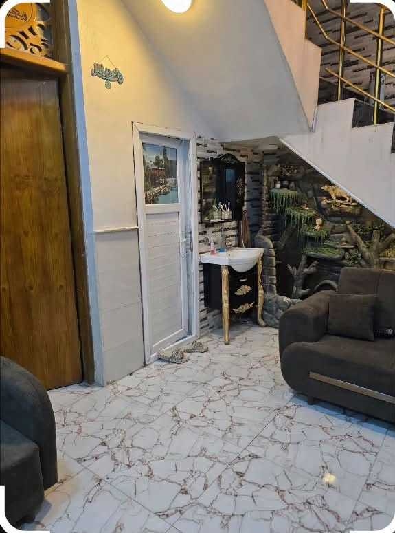 بيت طابقين للبيع في موقع ممتاز بمحافظة بابل
المساحة: 100 متر مربع

​الواجهة: 7.5 متر

​النزال: 13.33 متر (تقريباً)

​السند: طابو زراعي (25)

​التصميم: طابقين (يحتوي على غرفة نوم في الطابق الأرضي + غرفة نوم في الطابق العلوي)

​الموقع: نادر الثانية – شارع الكراغول (يبعد عن الشارع الرئيسي مسافة 500 متر فقط)

​***********@
