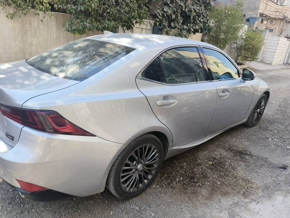 السلام عليكم 
Lexus is 200t 
 2016 مواصفات 
ترحيب دخول ذكي 
بصمه تشغيل +ابواب 
فتحة سقف 
كشنات كهرباء جلد 
شاشة كبيرة تحكم ب الماوس 
تحكم ب التكييف منفصل لمس 
تبريد قطعتين 
دفع خلفي 
وضعيات قيادة 
ايكو 
نورمل 
سبورت 
فجوج امامية 3 بستم بلادي 
تحكم شفتات خلف المقود 
كير zf 8 speed
مكينه 2.0 turbo🚀
كير مكينه بحاله ممتازة
السيارة جاهزة من كل نواحي 
باسمي تحويل مباشر  
صور حادث مرفقه ب المنشور
صبغ جاملغين امامي و بنيد
ماشية 155 الف كيلو
السعر 155 بيها مجال بسيط
***********
الشراي يتصل 
غير متواجد بعد 11 ليلاً بغداد, العراق
