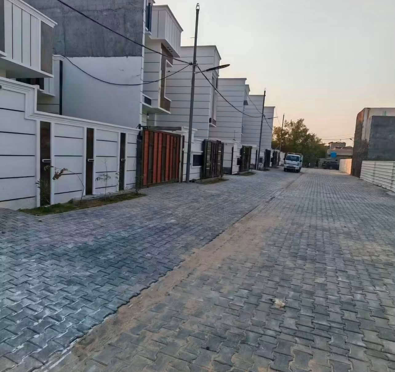 🏠 تحية طيبة | بيت للبيع في البهادريّة
📍 العنوان: البهادريّة – شارع الإمام علي
🏡 المساحة: 200 متر
🏘️ ضمن مجمع سكني مرتب وهادئ جداً
✨ مقرنص ومجاري
🛣️ شارع 10 متر
🔑 البيت تسليم مفتاح
⛽ قريب جداً من محطة الغاز
📜 طابو عراقي
💰 السعر: 155 مليون دينار
💵 يوجد مجال بالسعر
📞 للاتصال: ***********

