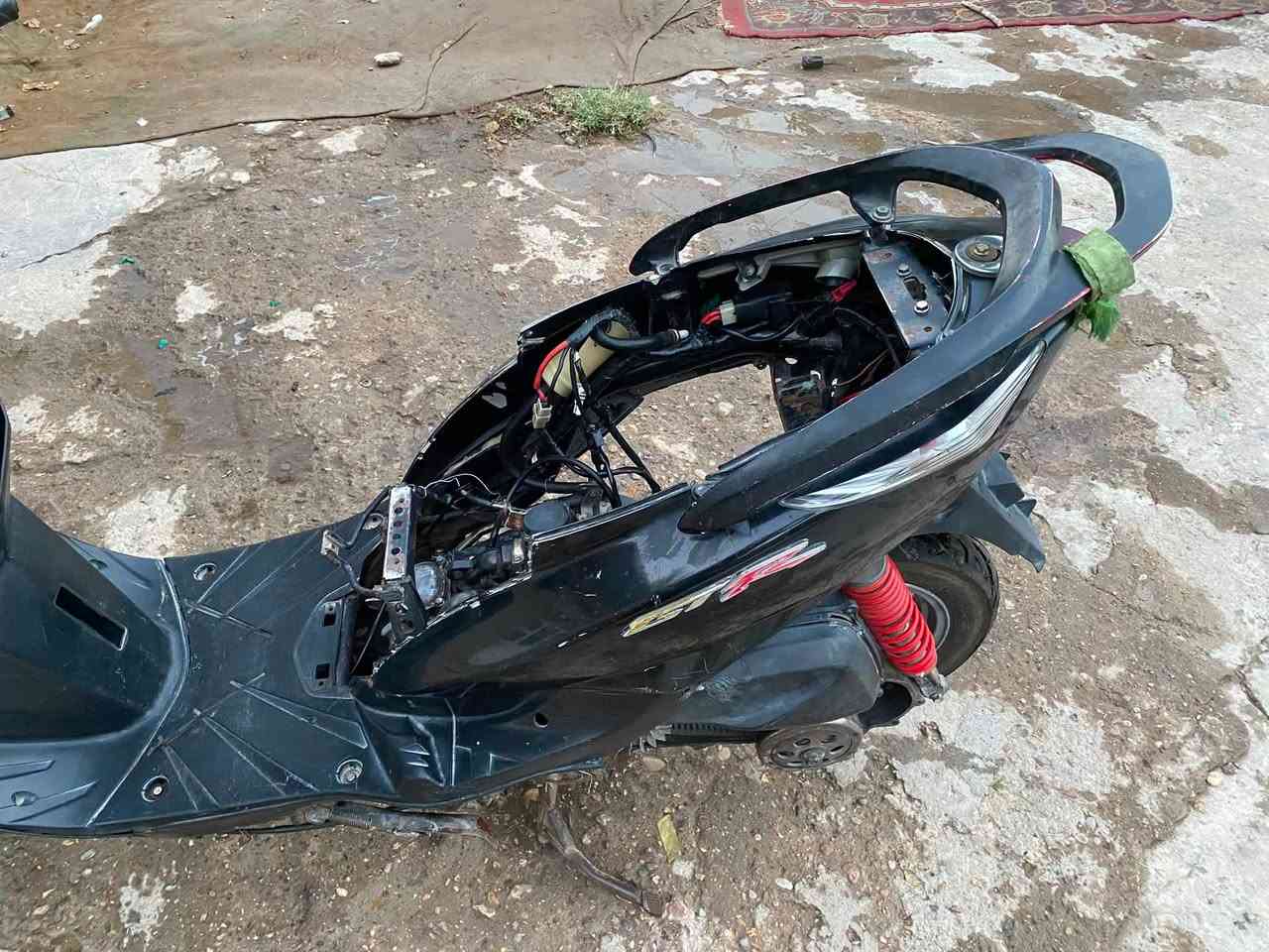 السلام عليكم ثعلب للبيع دراجه خير من الله لا نضوح ولا تبخير ولا تنقيص دراجه حلوه مرتبه كهربائيات كلهه شغاله لايت بكلايت هورن قفل جنطه قفل ستيرن تاير ودبل جدد دراجه حلوه مرتبه ناقصهه فقط قبق الهندر اي نقص مابيهه دراجه نكره سلف باتري جديد سبعه جوه الكشن موجوده وكشن جديد دراجه كاعده ومرتبه ٣٥٠ وترهم مراوس شعندك نزل مكاني يم ألجزيره السياحيه *********** دراجه مكينه تخبل متسمع صوتهه شلعه ومعدل
