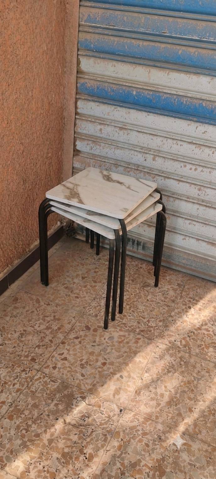 طاولات ضيافة الثلاثي بسعر 45 الف 
قياس الدائري والمربع 40×40
قياس المدرج 
الكبير 40
الوسط 38×35
الصغير 30×35