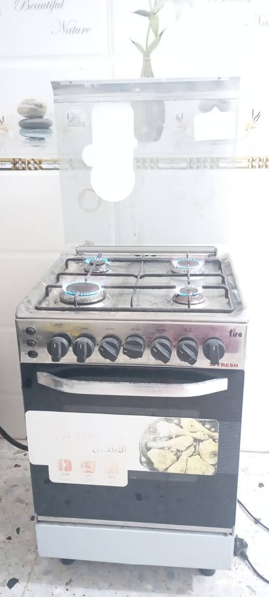 طباخ ستيل بعدة جديد اربع عيون شغال حتى الفرن العنوان بغداد المشتل ***********
