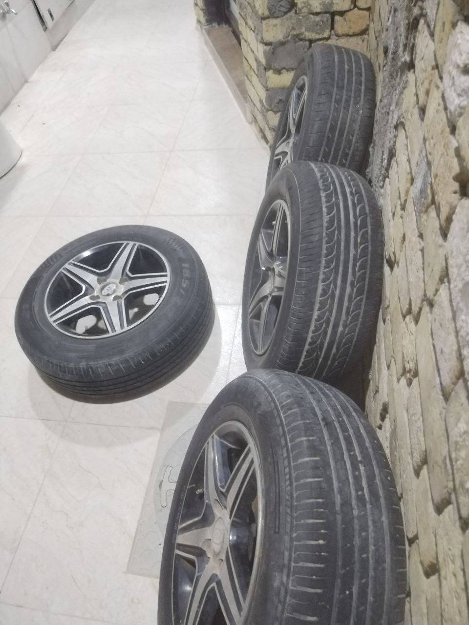تايرات ١٤ • نضيفات • واحد نازل