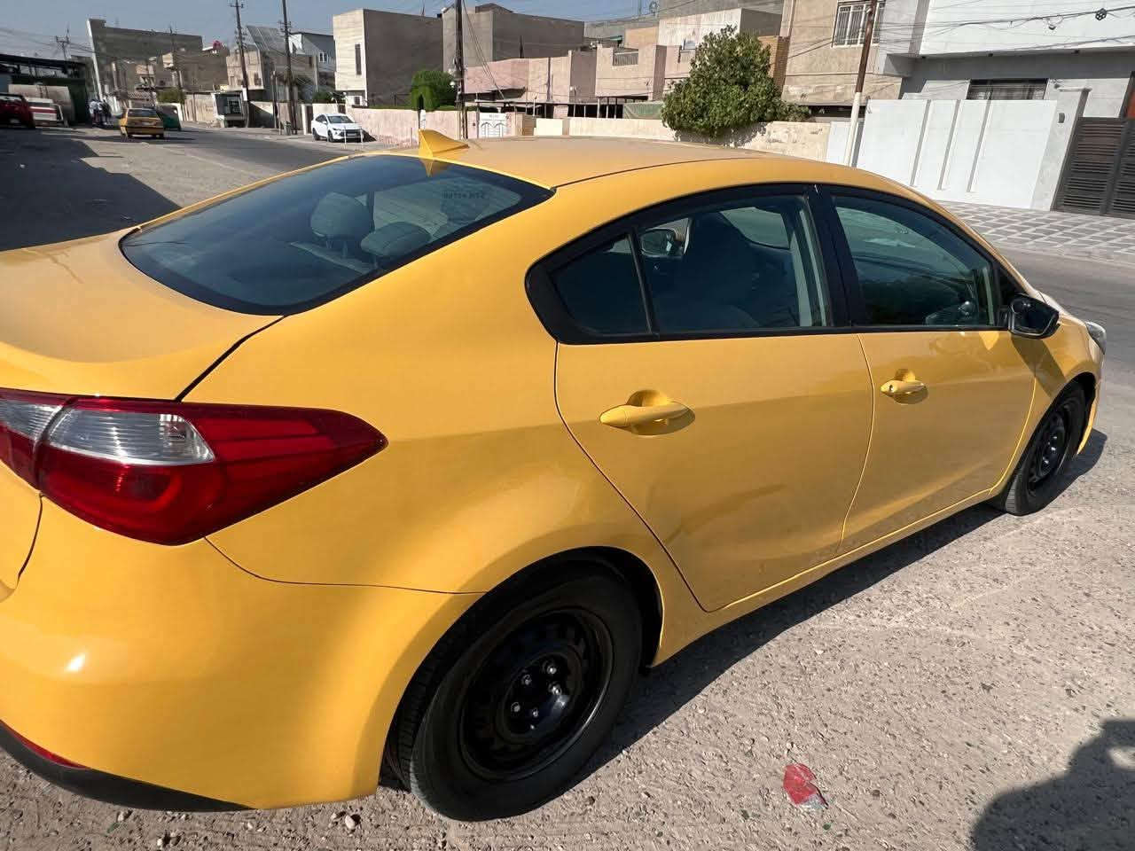 السلام وعليكم كيا فورتي 2015 وارد امريكي
حادثها سطحي بنيد فقط السيارة ليبل واحد 
كير مكينة مكفولات لغد شاصي مكفول تبريد منظومة جديدة ثلج + تدفئة السيارة بسمي رقم جديد هزة جديدة سنوية جديدة
المواصفات العادية المعروفة السيارة ع ايدي صدر امامي خلفي نضيف المكان بغداد السعر 95 وبيها مجال ان شاء الله للاستفسار ***********
