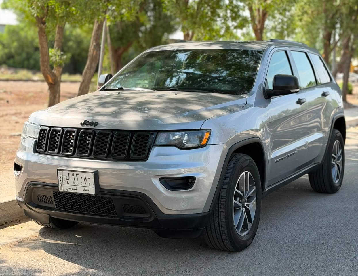 🚘 جيب جراند شيروكي 2020
🔹 الموديل: 2020
🔹 اللون الخارجي: رصاصي
🔹 المحرك: 6 سلندر
🔹 القير: أوتوماتيك
🔹 الدفع: رباعي
🔹 الشاشة: شاشة كبيرة
🔹 الداخلية: جلد
🔹 الكشنات: جلد
🔹 المقاعد: كهربائية
🔹 المقود: متعدد الوظائف
🔹 كاميرا خلفية
🔹 حساسات خلفية
🔹 تحكم بالمقود
🔹 بلوتوث + USB
🔹 مثبت سرعة
🔹 تكييف أوتوماتيك
🔹 تشغيل بصمة
🔹 دخول ذكي
🔹 جنطات ألمنيوم
🔹 أنظمة أمان متعددة
🔹 السيارة بيها بنيد +دعاميه 
🔹بنورامه
🔹السعر 19,500 الف دولار 
للتواصل ***********
