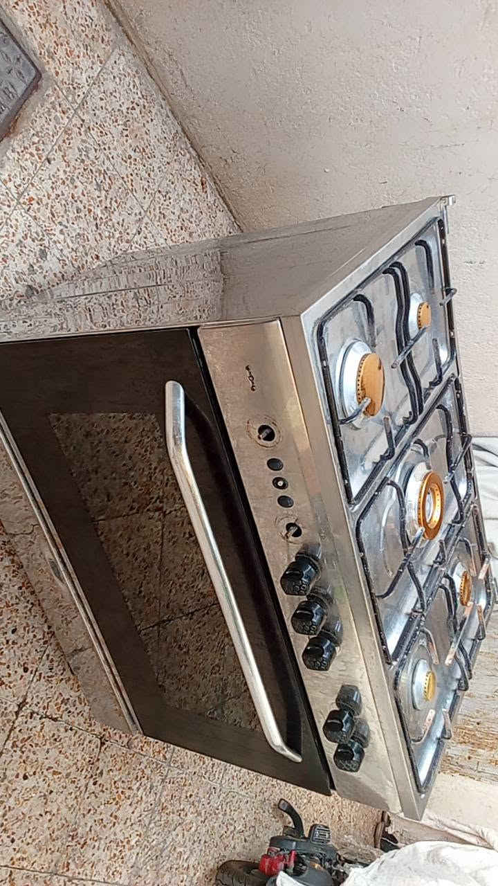 طباخ خمس عيون نظيفة جداً كامله ما بيه اي نقص ناره زركه وحلوه والفرن شغال  طباخ شرط الفحص العنوان البصرة القبلة حي الامام موسى الكاظم السعر 275 قفل رقم الهاتف *********** هذا الرقم بيه واتساب فقط
