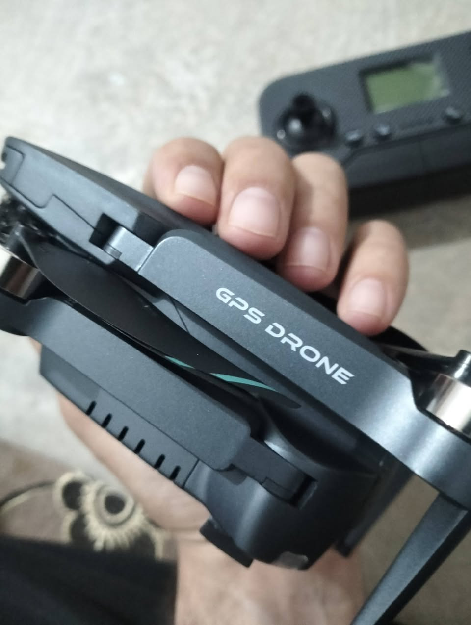 سلام عليكم.
درون L200 PRO MAX 

📸كامره 4K كنبل
🔋وقت الطيران 20-25 دقيقه رجوع تلقائي

📡الارتفاع يصل  300 متر
📡المدى يصل  3000 متر
كامل ملحقات 

السعر 130 بي مجال قليل ماعندي الي عنده توصيل يدلل توصيل
الاستفسار  ***********
