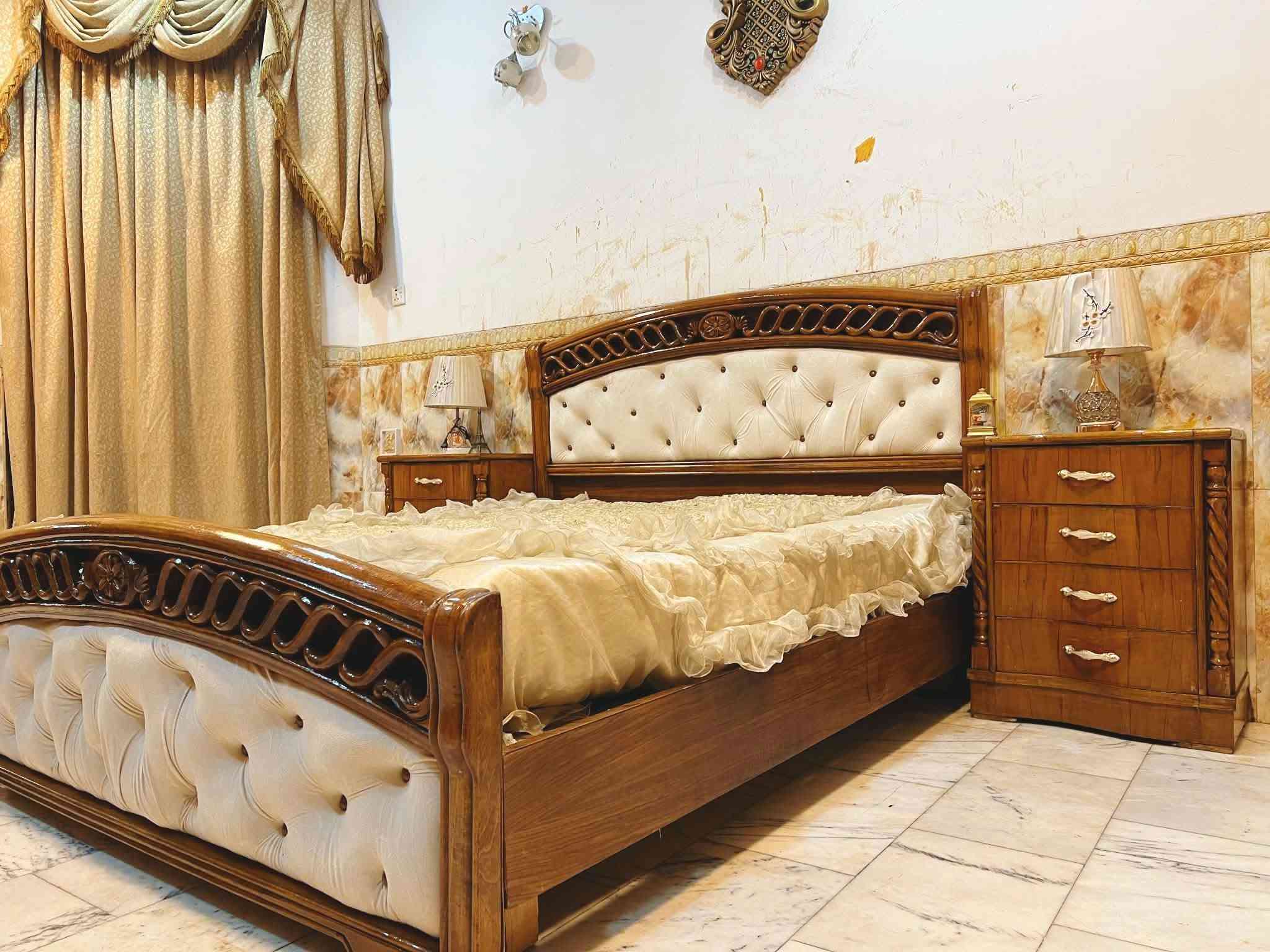غرفة نوم تسكام صاج داخل وخارج شغل ثقيل ضهر جرجوبه خمسه ملم استعمال قليل مابيها اي ضرر تكمه اخت الجديد مكفوله من الشخط تكمه الواقع احله من الصور العنوان حلة حي الجزائر ***********.  ***********
