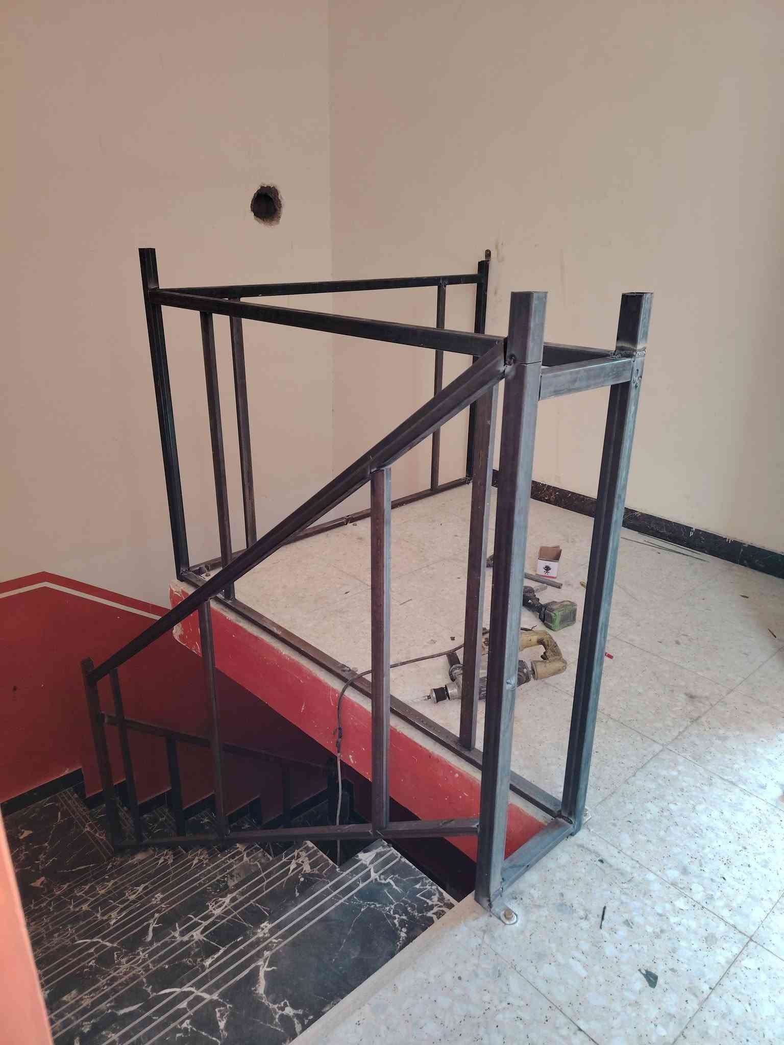 لدي حداده عامه كافه انواع الحداده حداد متجول في بغداد ***********
