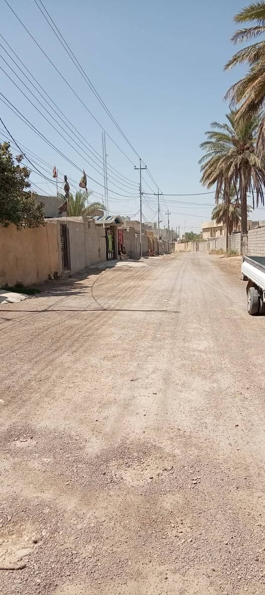 السلام عليكم دار للبيع قرب جامعه جعفر الصادق مساحة ١٠٠ متر غرفة نوم استقبال مطبخ غرفة نوم بل طابق الثاني صحيات وبسعر مناسب اتصل ***********

