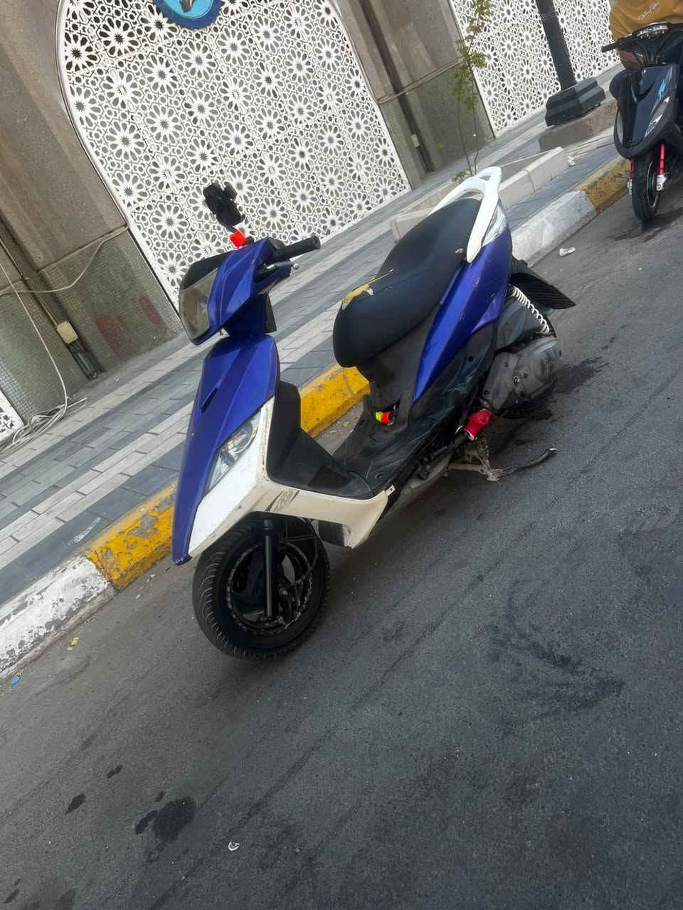سلام عليكم 
للبيع ثلعب جي تي ار دراجه مكينه بلاديه تجي وشوف بعينك دراجه لأ نضوح ولا تبخير دراجه نكره بكل وقت دراجه كامله مناقصه شيي الكهربايات كله شغاله شلعه ومعدل دراجه تخبلل سعر دراجه 600وبيه مجال مكاني بغداد المنصور وهذا راقمي ***********
