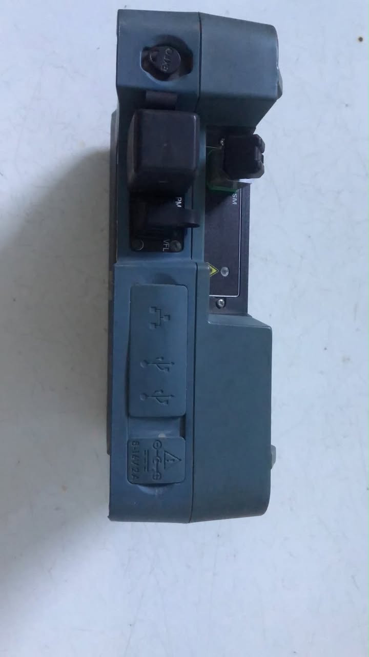 السلام عليكم اخوان
جهاز فحص الفايبر EXFO MaxTester (OTDR) أصلي.
القوة والمدى: مستوى ديناميكي حتى 39dB، يفحص كابلات بطول من 160 إلى 400 كم.
الشاشة والتحليل: شاشة لمس 7 إنش (تتحمل الشمس)، يدعم نظام iOLM لكشف القطع بالمتر.
البطارية والربط: تشغيل ميداني فوق 12 ساعة متواصلة، مع منافذ USB لسحب التقارير.الحالة: الجهاز نظيف جداً وشرط الفحص. 
للاستفسار والتواصل// *********** التواصل على الواتساب والرقم فقط.  ماكو ماسنجر
