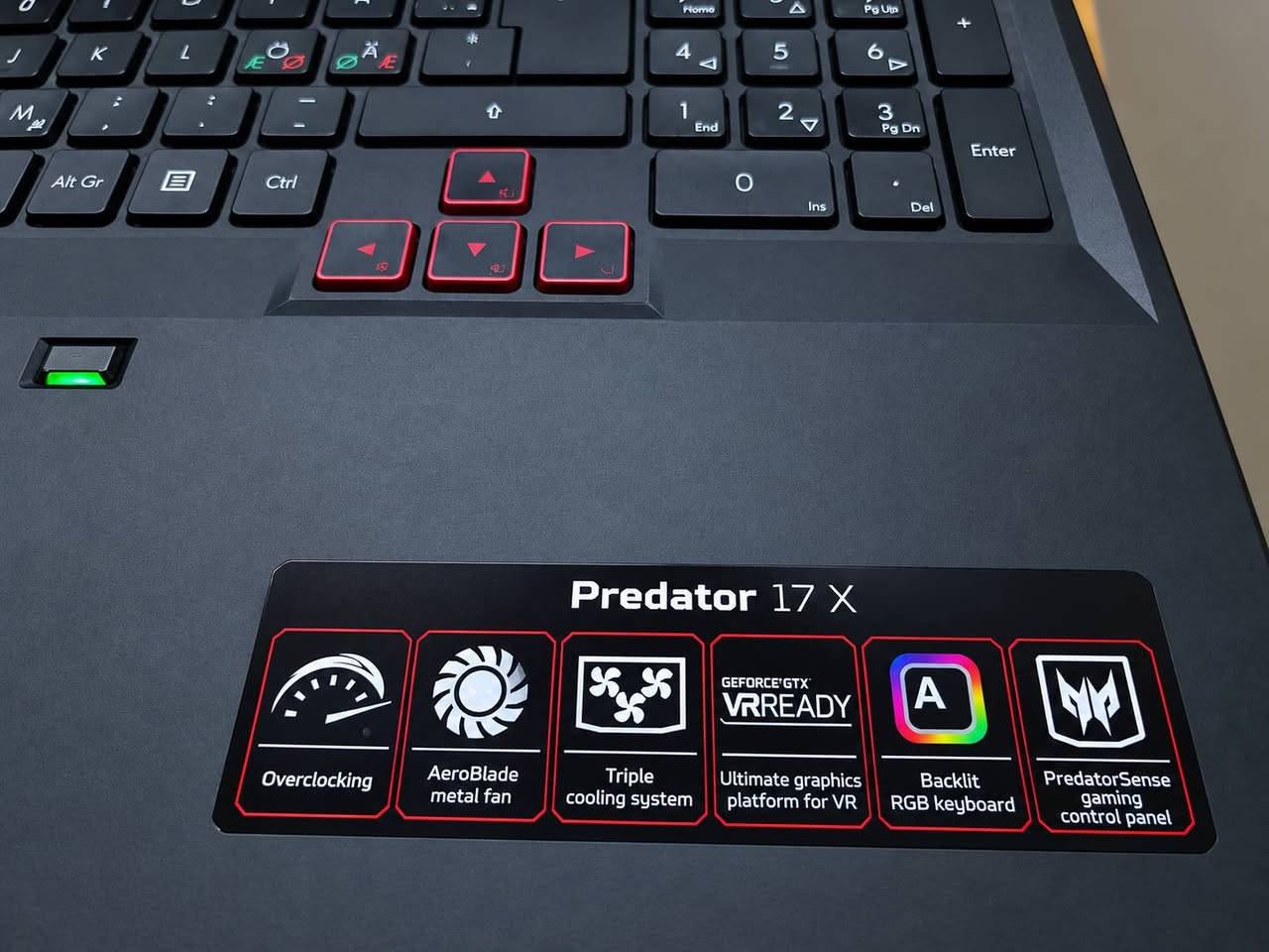 السلام عليكم 
عملاق نادر من Acer فئه احترافيه Pradetor X17 
لابتوب نضافه جيده بدون خلل شغال بمواصفات عملاقه طبعا
كالآتي  
شاشه عملاقه 17.8 انش بمعدل تحديث 75Hz دقه ألوان ديناميكيه نقيه 

معالج احترافي من انتل 
Core i7-7820HK 4GHZ Oc 
فئه HK للاداء الثقيل اكيد 

كرت شاشه منفصل تحفه من 
Gtx 1080-8GB 150W full WATT  
عملاق بكل المقاييس 

رامات سعه 16GB نوع DDR4 قابل للتطوير 
هارد 1Tb m.2 قابل للاضافه 

نضام صوتي هوه الاعلى ب6 سبيكرات صوت جدا عالي

افضل نضام تبريد ب4 مراوح داخليه ب8 مشتتات حراريه عملاقه بارد جدا تحت الضغط، حوالي 65°c

قادر على تشغيل كافه الكيمنك الثقيل و منصب
Last of us 2 remastered 
باعلى كرافك ultra  بسلاسه جدا عاليه

السعر ٦٨٠ الف فقط 
بغداد قرب البياع و متوفر التوصيل ايضا 
تواصل***********

