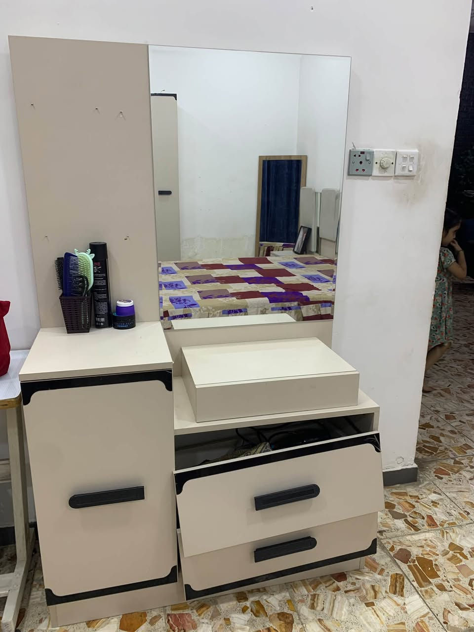 سلام عليكم
غرفة نوم تركيه مستخدمة استخدام قليل 
تفضل خاص وتدلل ***********
