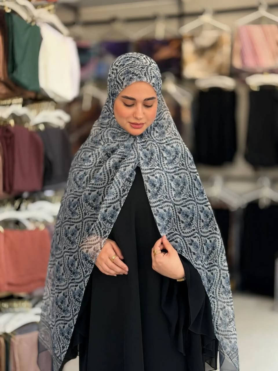 حجابات التميمي تقدم لكم شال جرجيت تركي المنشاء سعر درزن ١٠٠ الف 
قطعه ب ١٠ الف دينار عراقي 
للتواصل مراسله الصفحه 
او 
***********
***********
***********
#حجابات_التميمي #حجابات_تركية #استایل #بغداد #العراق
