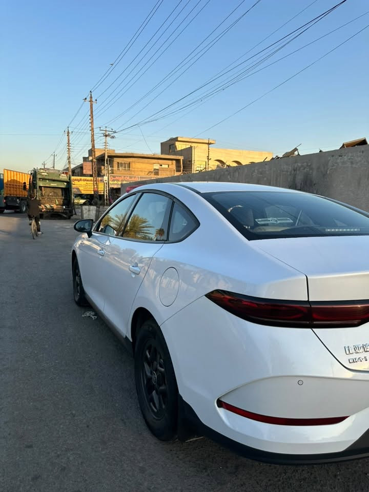السلام عليكم BYD 2025 للبيع
ماشية ٣٠ الف 
بيها اصبعين بارد 
السيارة نظيفة كلش ومداريها من كل النواحي 
سعرها 20 مليون 
مكان السيارة بغداد حي البنوك 
للاستفسار والاتصال:***********
