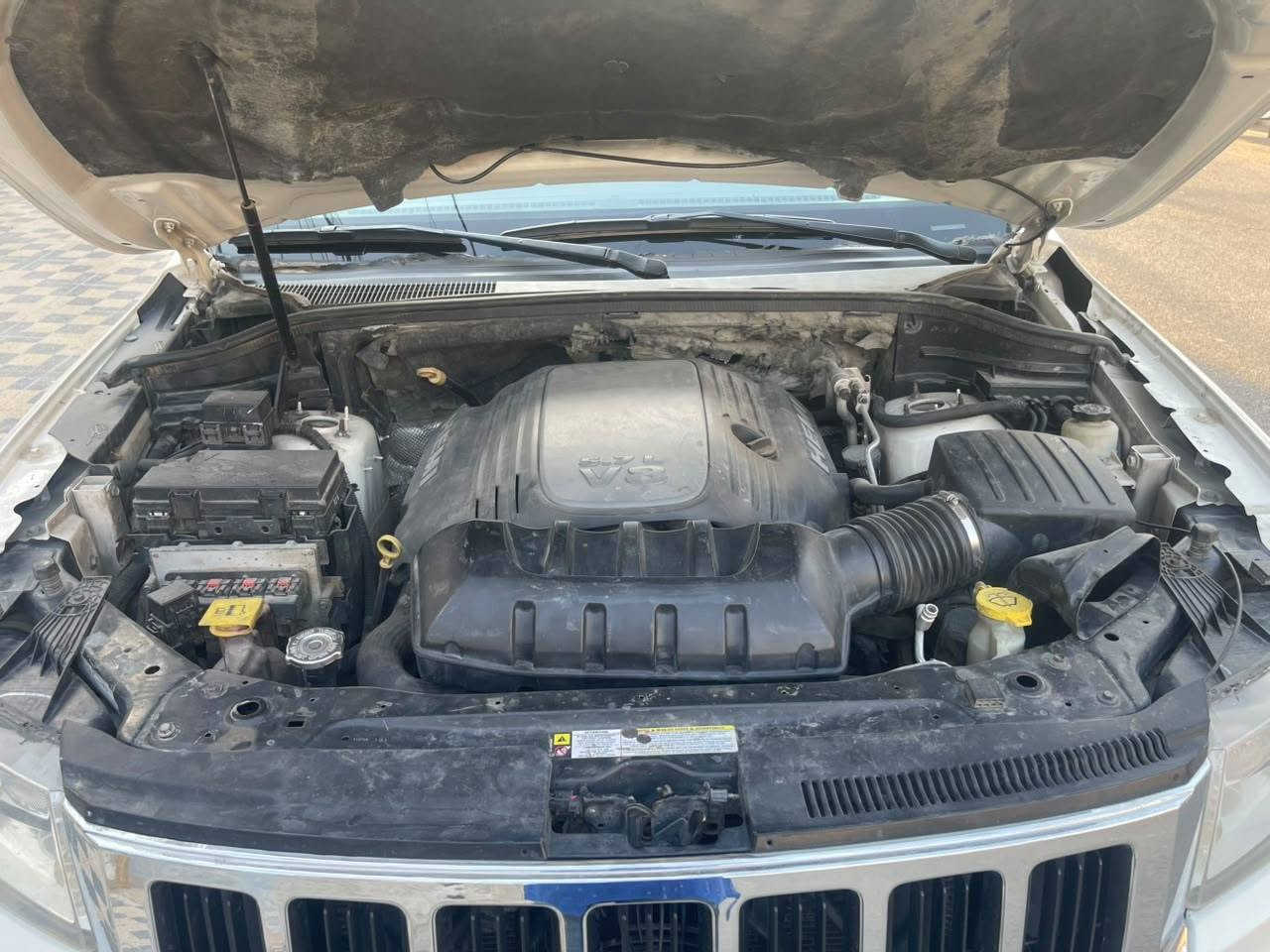 للبيع 🔥 Jeep Grand Cherokee 4x4 🔥
جيب نظيف ومرتب ✨
✅ دفع رباعي 4×4
✅ لون أبيض مميز
✅ مكينة قوية وأداء ممتاز
✅ داخلية واسعة ومريحة
✅ فحص متوفر
✅ جاهز للاستخدام
السيارة بحالة جيدة، الفحص موجود للجادين فقط.
📞 للاستفسار والتواصل: *********** 
📍المكان: حي الجامعة 
السعر: 130 ورقة (قابل للتفاوض بالمعقول)
