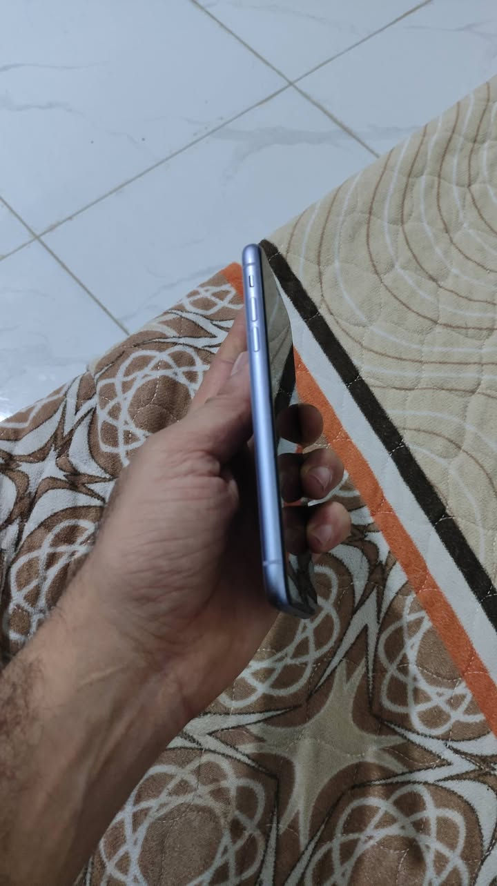 ايفون 11 ذاكرة 128 شرق اوسط جهاز  مبدلة بطارية نسبتها 100 فيس ادي واكف وجهاز مرات يرست يطفى ويشتغل هاي المشاكل صارت بتحديث وكلشي ذاكر بافيديو المهم ابيعة يرست السعر 175 او مراس
***********
