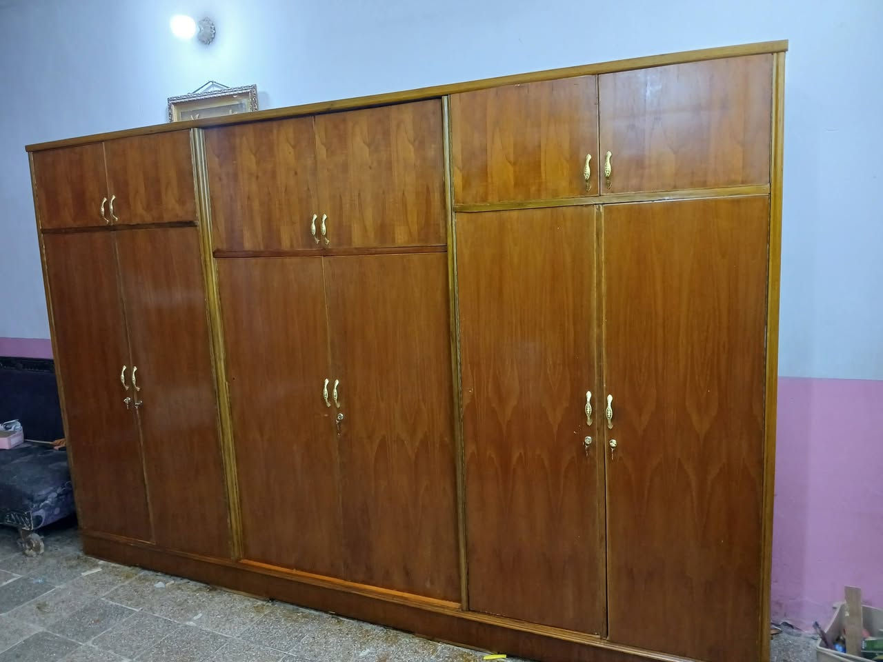 غرفه ام ٦ ملحق صاج تكممممه تزكام  تحتوي على يدات جدد قفاله جدد صبغ تلميع كامل ظهر جدد مامدكوك بيه بسمار متواجد علخاص اكو توصيل بفلوس رقمي ***********سعره ٤٠٠ قفل
