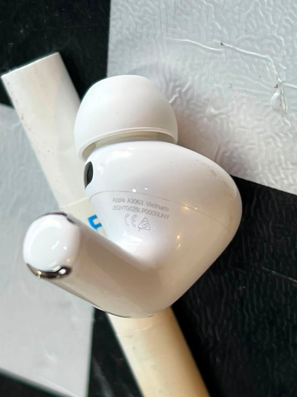 ‏ Air Pods Pro 3
تك سماعه ايربود برو 3 اصلي اصلي
تك حرف R فقط 
السعر 85 الف قفل‎
ملاحظه نضافه 98%
استفسار اتصال او وتساب  
مارد تعليقات ولا رسائل
***********
مكان بغداد حي العامل
