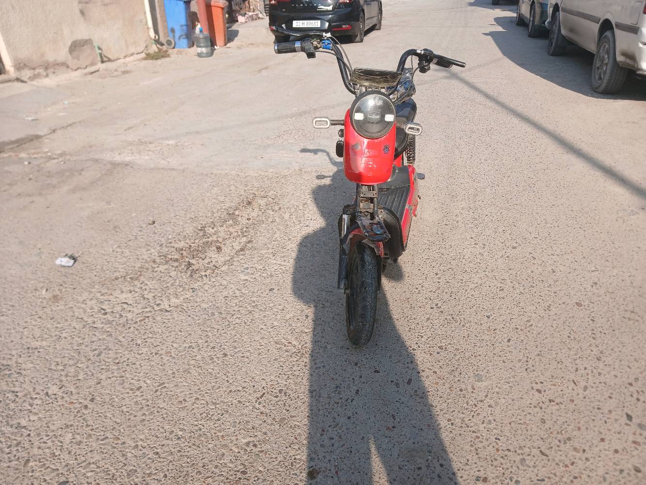 سلام عليكم دراجه شحن R6 بصمة للبيع بطاريات جديدة سرعه 48 استخدام قليل كهربائيات سليمة شاحنة جديدة فقط كشن مشكك كما مبين في الصورة السعر 130 بيهة مجال قليل تواصل واتساب او اتصال (***********)