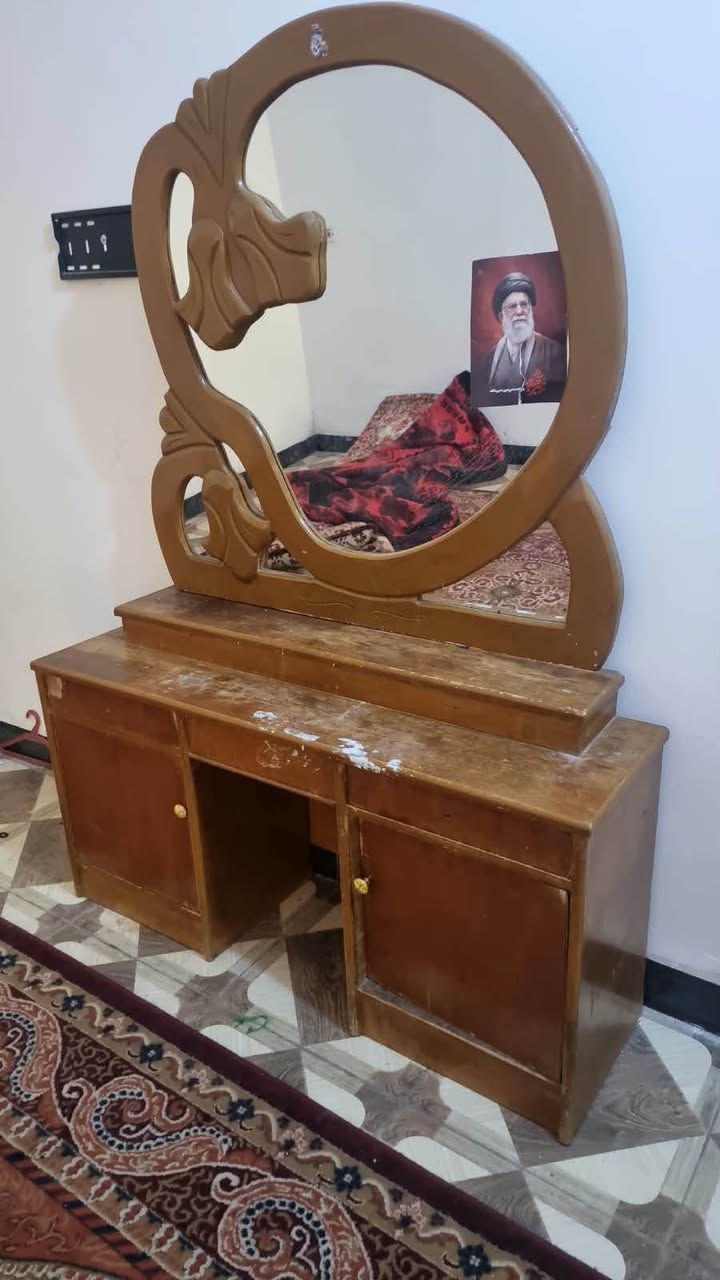 غرفة نوم تساكم درجة اول كامل ملحقات للبيع سعر350وبيه مجال 
عنون شارع الدرة الإسكان العسكري قرب نزالت كيان 
الرقم ‭***********‬
