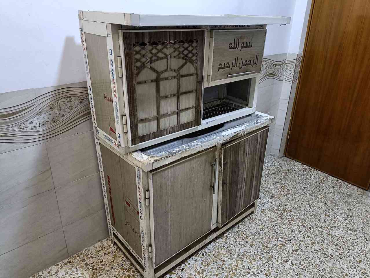 كاونتر للبيع مو كلش نضيف يراده ترتيبات الباب متنسد سعره 80 قفل 🔒    
@إشارة ***********
