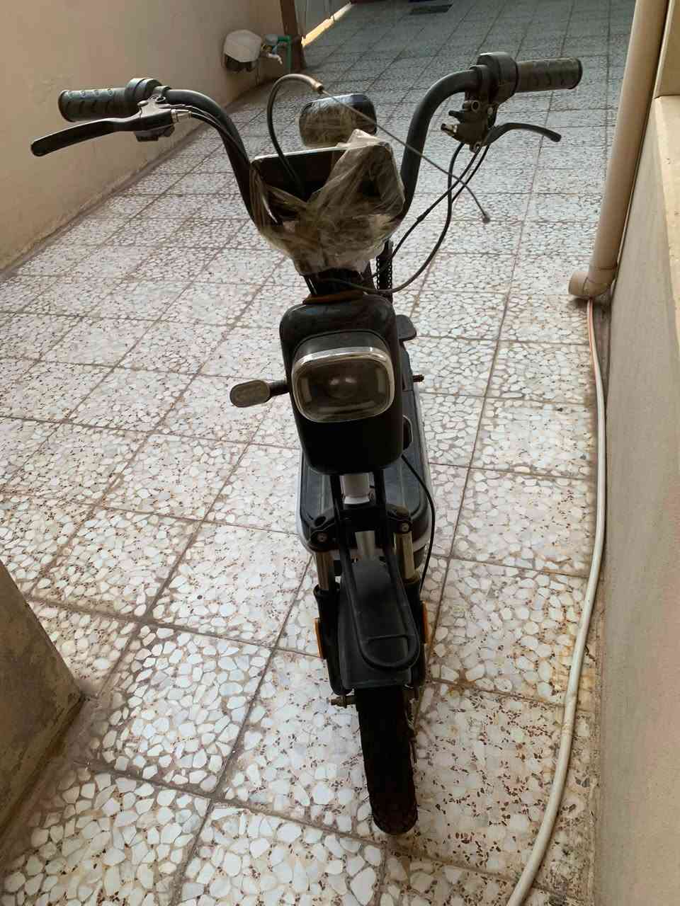 درجة للبيع بطارية تعبان و يشتغل بس مايمشي  و شاشة مكسورة يعني بس جلد العقل مابي شي سعر خاص ***********
