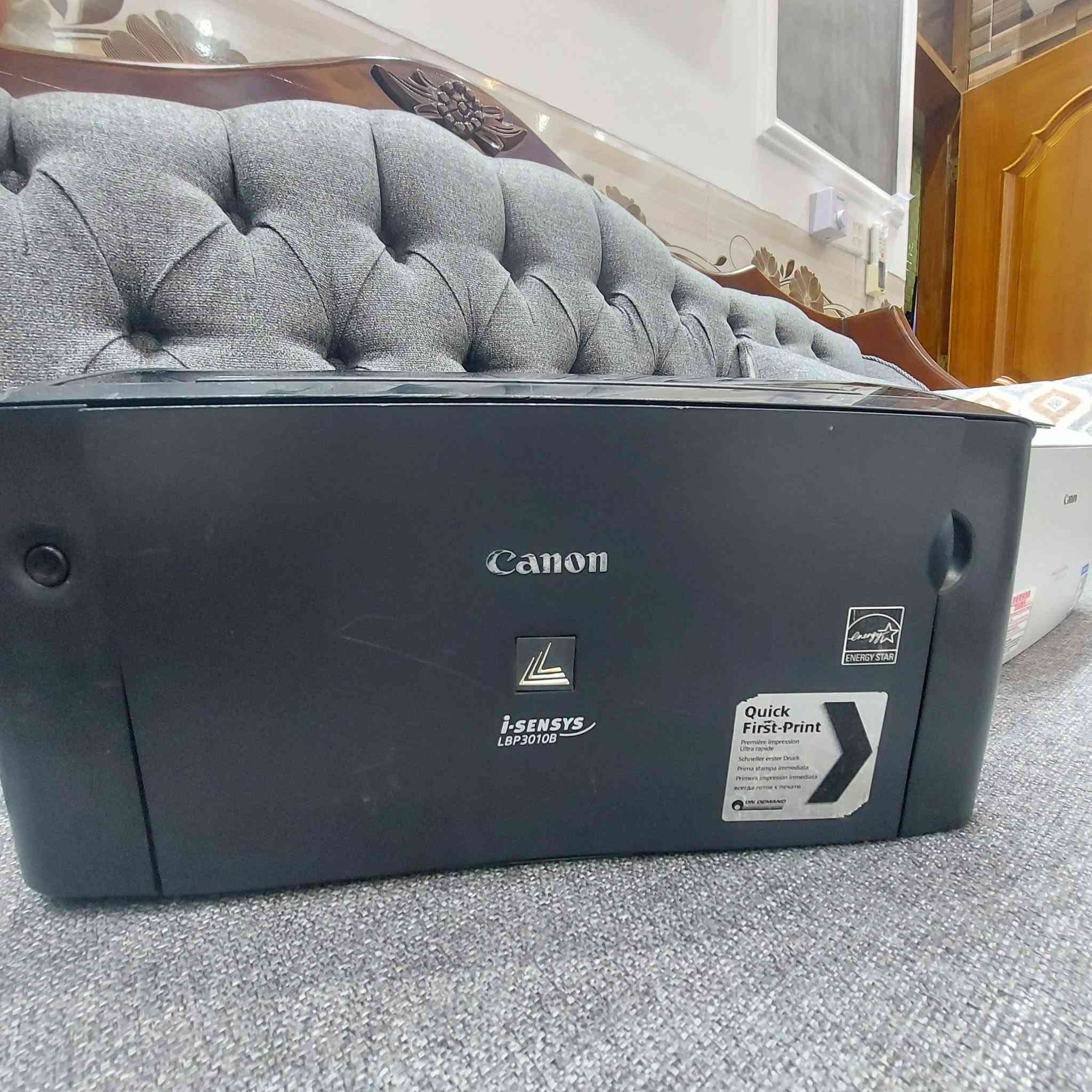 السلام عليكم
طابعة كانون ليزري باب الأول فيتنامي 
 كانون  LBP6018W نظيفة جداااا 
 والثانيه CanonLBP3010B
ابيض واسود ١٨ نسخه بلدقيقيه
كاترج باودر سعره ٧ الف دينار اكفي ٢٠٠٠ نسخه
 تعمل نظام الحاسبة وعن طريق تلفون توصلاه 
بغداد الشعب
***********
