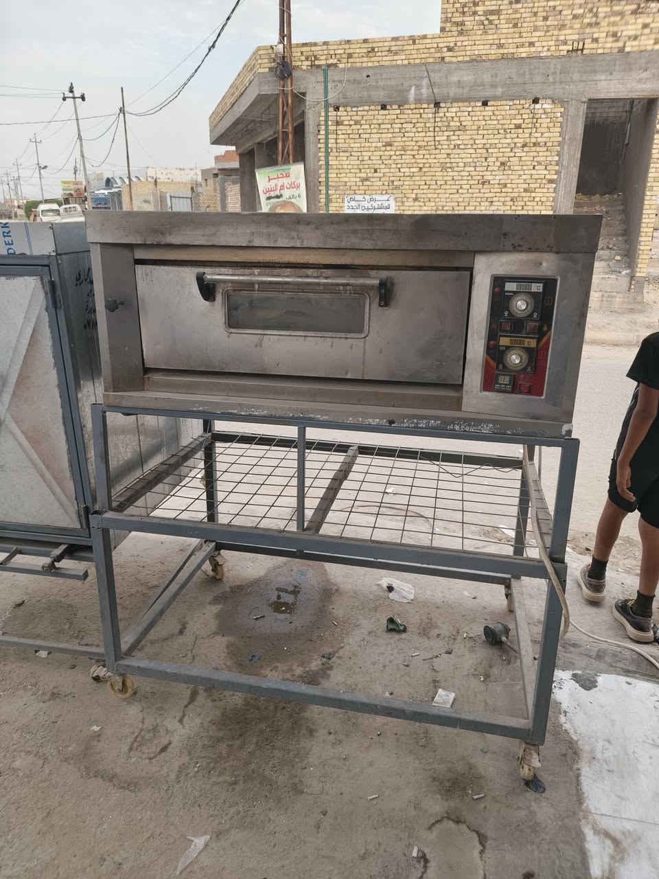 السلام عليكم
اغراض مطعم للبيع 

شواية سمك جديدة مامستخدمة 300وبيها مجال 

عجانة كلش نضيفة 5 كيلو  150 

شواية كص 6 عيون مع ميز 300

مكينه ثرم فلافل او لحم 250

عارضة مال لفات فلافل 200

مقلاية فلافل وبركر 150

فرن بيتزا مع الميز غاز كهرباء 600 

مكاني ديوانية للاستفسار الاتصال على رقمي او التواصل خاص 

***********

***********
