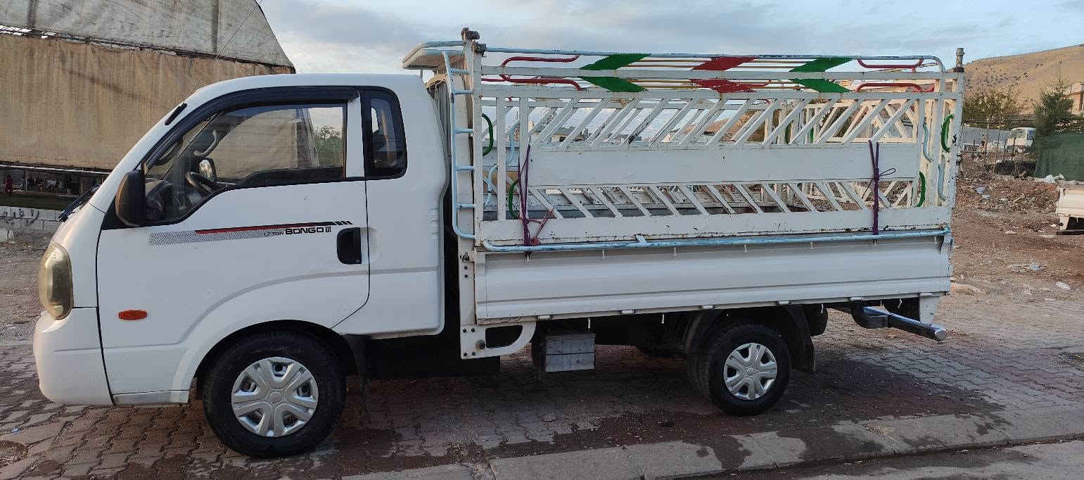 سەرەتابەناوی خوا 
کیا بیلاد 2009
سعری 60گەڵا 
3000 سۆپەر مەکینە ڕەش
بریکی بەسراوە
کارەبای بەسراوە 
ناو بودی بەسراوە 
دەق
عمی بەسراوە 
چەم چەی جەلال حەداد
6تایەی لوک 
دەبڵ سپێری لە گەڵە
***********
***********
