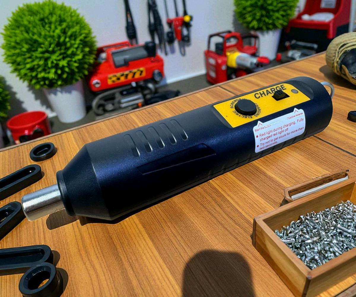 🔋 خفيف… دقيق… ويشتغل معك وين ما كنت!

مع مفك البراغي الكهربائي اللاسلكي، ما في حاجة تضيع وقتك في الفك والتركيب اليدوي!

🔧 تصميم مدمج، بطارية ليثيوم قابلة للشحن، وأطراف متعددة لكل أنواع البراغي – الكل في علبة أنيقة وعملية.

سواء كنت هاوي أو فني محترف، هالأداة هتوفر لك السرعة والدقة في كل مهمة.

✅ محمول

✅ سهل الشحن

✅ آمن وسهل الاستخدام

🛠️ أنجز أكثر… بجهد أقل!
 سعر ١٨ شامل توصيل جميع محافظات العراق