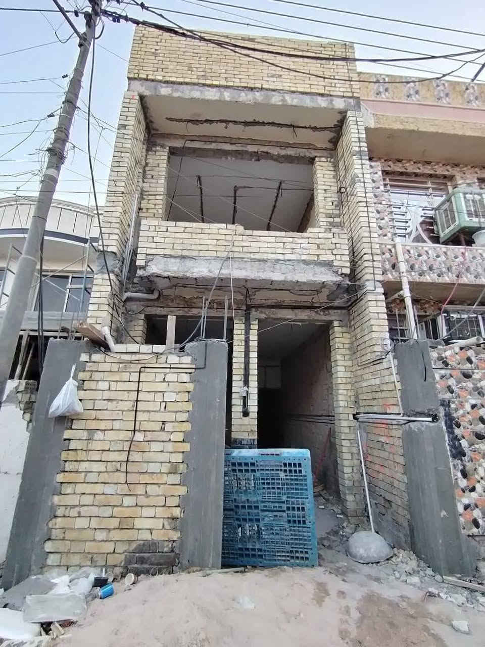 تريد ترمم بيتك
نحن  كادر طور منزلك نؤمن بأن الترميم ليس مجرد إصلاح، بل هو فن لإعادة الحياة إلى منزلك. نقدم خدمات ترميم متكاملة بأعلى معايير الجودة، بدءًا من التقييم الدقيق للمشاكل وحتى التنفيذ المتقن. فريقنا المتخصص يمتلك الخبرة والكفاءة اللازمة للتعامل مع كافة أنواع الترميمات، سواء كانت بسيطة أو معقدة. نستخدم أحدث التقنيات والمواد لضمان تحقيق أفضل النتائج التي تدوم طويلًا. تواصلوا معنا  للتواصل يرجى ارسال رسالة او الاتصال على واتساب👇
*********** واتساب
