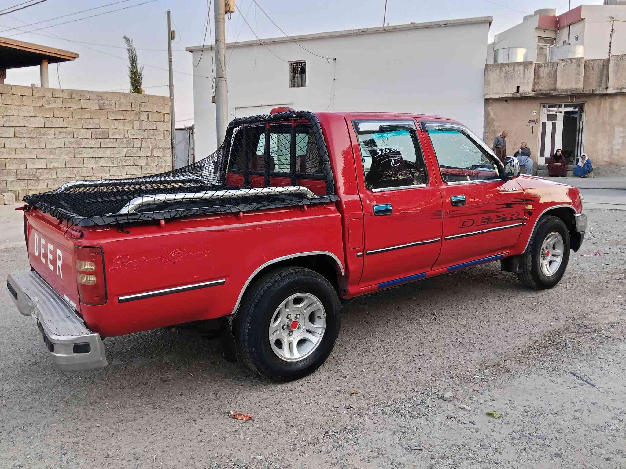 سڵاو هاوڕێیان پیکاب دێر ..
مەنەفێست ئەسڵی ،،، مەکینە بەخاخ ،،، تەبریت ،،،

قفڵ مەرکەزی ،،، ناو سوور ،،، مۆدێل 2009 ،،، چوار جام کارەبا ،،،  گێچ ناو دەشبول ئیش ئەکات ،،،

 تەنانەت گڵۆپ سەقفیشی ئیش دەکات ،،،

دەعم و لێدراوی هیچ پێوە نییە تەنها یەک چاملەغی بۆیاغه لەسەر ساغی ،،، 

دەعامی بۆ دەعامی بەشەرت ،،،

گێڕ ،،، مەکینە ،،، اکسل ،،، تەقە و ڕەقە ،،، کارەبایی ،،،

هەزار دینار مەسرەفی هەبوو  5 گەڵا بشکێنە ،،،  

سەیارە نموونەیە لە هەموو شتێک ،،،

لە ڕەسمەکان چۆنە ڕوو بە ڕوو زۆر جوانترە ،،،

گەر وەکو قسەکانم نەبوو پارەی ڕێگاکەت سێ قات دەدەمەوە ،،،،  ( نـــــرخ )  44 گەڵا و مەجال ،،،
 
ژ..م ***********
شوێن چەمچەماڵ ...
