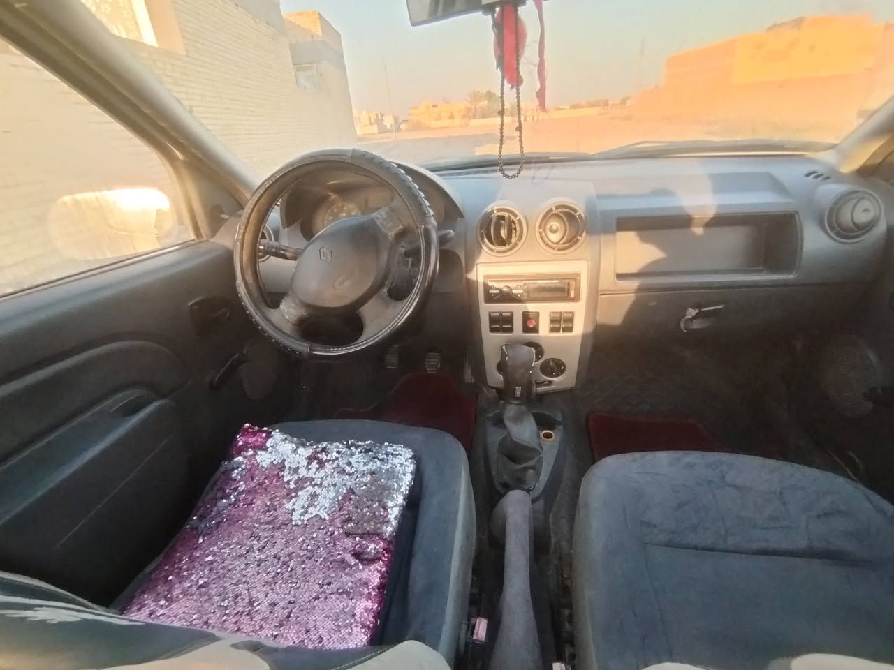 رينو لوكان موديل 9 محرك گير تبريد حداديه كهربائيات كلهن شرط بدون ضربه.سنويه لل31 هزه جديده ارقام جديده مكان السماوة السوير  السعر 33 ترهم مراوس الرقم ***********
