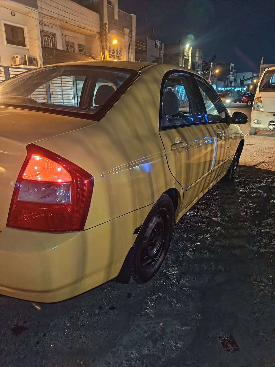 سلام عليكم 
كيا سبكترا 2006وارد امريكي 
محرك 2000
محرك كير تبريد بشرط
صدر بيه شويه نقوصات
لغرفه حلوه
رقم بغداد هزه جديده 
مصفره هيئه وغرمات
تحويل ثاني يوم  لسنويه لل28
لسعر 62وبيه مجال
لموقع بابل جبله 
الرقم ***********
