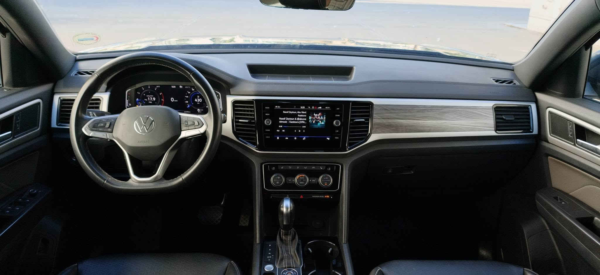 بسم الله الرحمن الرحيم 

                     Volkswagen Atlas SE 2023

🟩 السعر :-235 ورقة وبيها مجال 🟩 
المواصفات:-

سعة المحرك:-  3.6 V6  المرغوب 
المسافة المقطوعه :34 الف ميل
اللون :- اخضر غامق  
الموديل:- 2023

الاضافات#👇👇
 شاشه كبيره 
فرش جلد كريمي 
تحكم سرعه
تحكم مسجل 
ويل 19
كراسي مدفيه
رادار امامي  
كشاف
حساس تجاوز
شفتات كير سبورت 
ايرباك فقط استيرن ومبدل بلادي 
مكان السيارة اربيل 

🚘🚘  حادث السيارة بنيد صبغ بالنسبة للدواخل شي بسيط🚘🚘 

-  او الاتصال على الرقم التألي

 Messenger _ WhatsApp _ IMO  _Viber

 ***********-*********** أربيل, العراق
