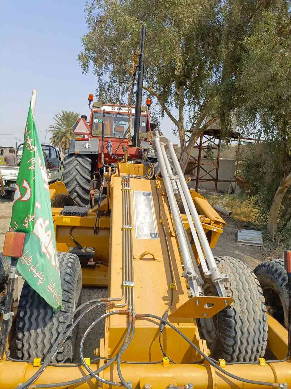 أفيات 180 نص اوتوماتيك شاصي ابو خسفه مرقمه رقم الاماني جديد تحويل جاهزة العمل ليز 3.5 او مصطرة جديد مكينه مشروطه كير ومحرك. رقم موبايل ***********
