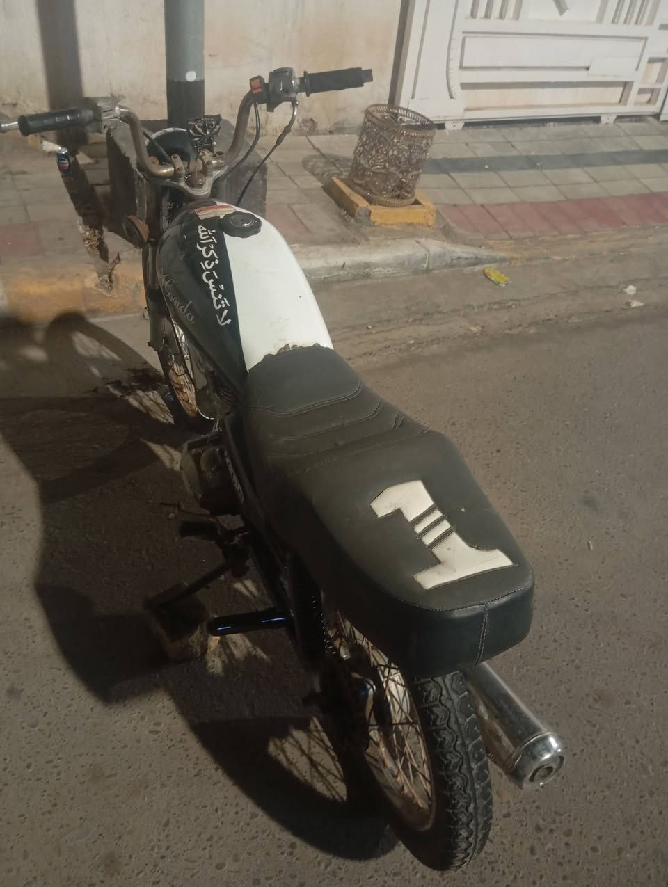 دراجه نامه بدون. مكفولة عشائريآ مكينه خمسة كير سعرها 275 وبيها مجال قليل  حك الجيه . مكاني عواشة شراي يجي خاص او يخابر ***********
