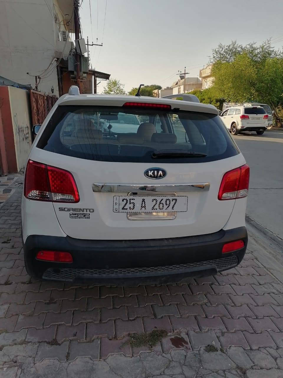 كيا سورنتو 2013محرك 2400مكفولة كفالة عامة من الصبغ والبارد والتبديل حتى الدعاميات مكفولة سيارة رقم كركوك  باسمي سنوية وارقام وهزة وژينكه كلها جديدة السيارة ماشية فقط 160 السيارة مواصفات بردة ويل 19 يدات نيكل ليد امامي وخلفي حساسات امامي وخلفي الكير والحرك بشرط مامفتوح السيارة بدون اي نفص كوبون بنزين موجود مكان السيارة كركوك حي عسكري  
للاسفسار *********** واتس اب متوفر السعر 145 كركوك, العراق
