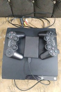 بلي 3 للبيع مهكر ويوجد 70 لعبه العلوان شعب جمعيات وسعر بلي 3 125.000ع....