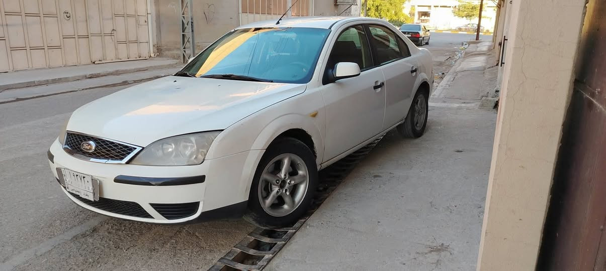 بيع نقد او قسط والسعر حسب المقدمه. فورد مونديو 2006 كيرها اتو تبريدها شغال ومشروع وطني ل 27 بغداد سياره حلوه وناعمه بطاقه بنزين. مراسلتي على الخاص. او ***********
