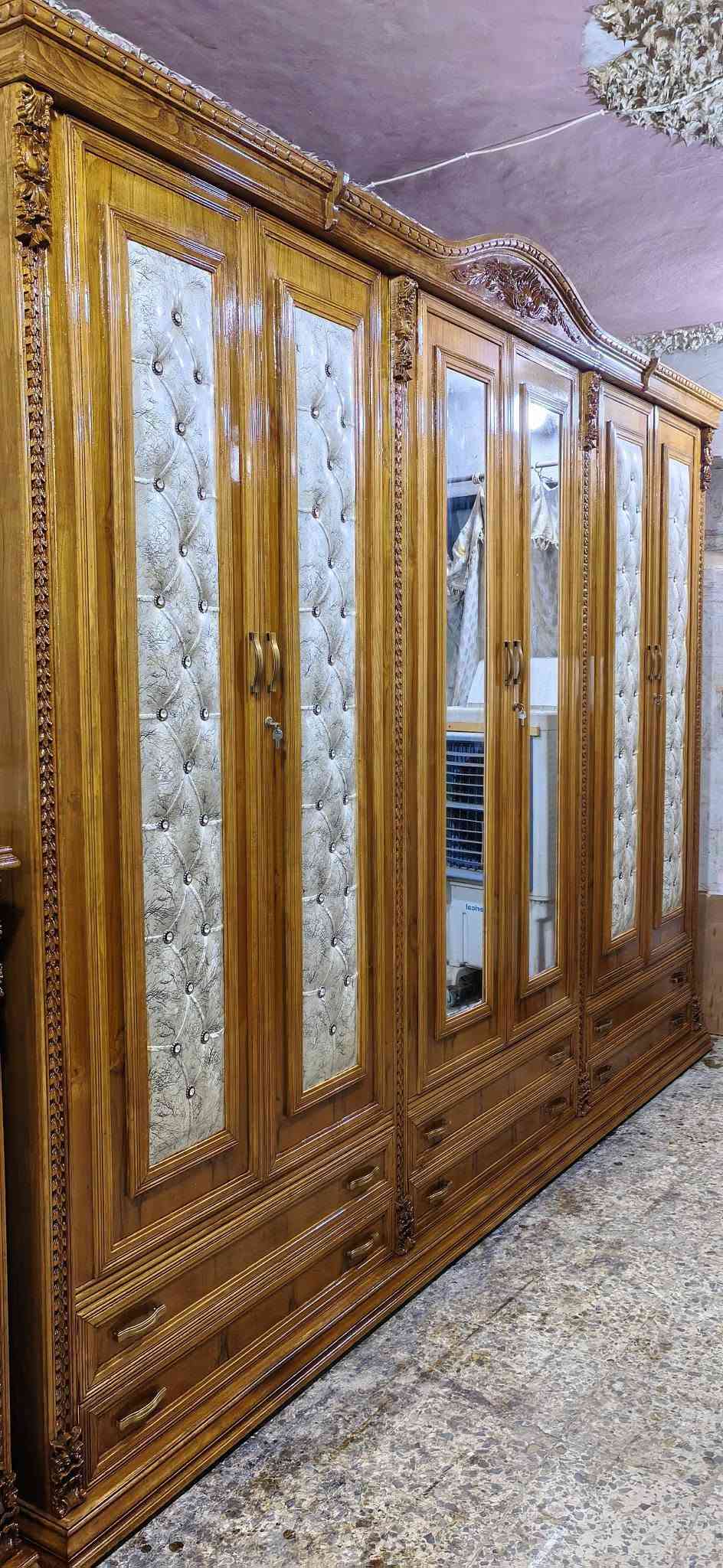 السلام عليكم
غرفه ٦ وملحق صاج داخل وخارج مستعمل أخت الجديده
استعمال أشهر شغل توصاالنقش الغرفه كله زان مصري  شغل عراقي موديل تركي للحجز والاستفسار التواصل على الرقم *********** بغداد السيديه حي الاعلام شارع قطر الندئ

