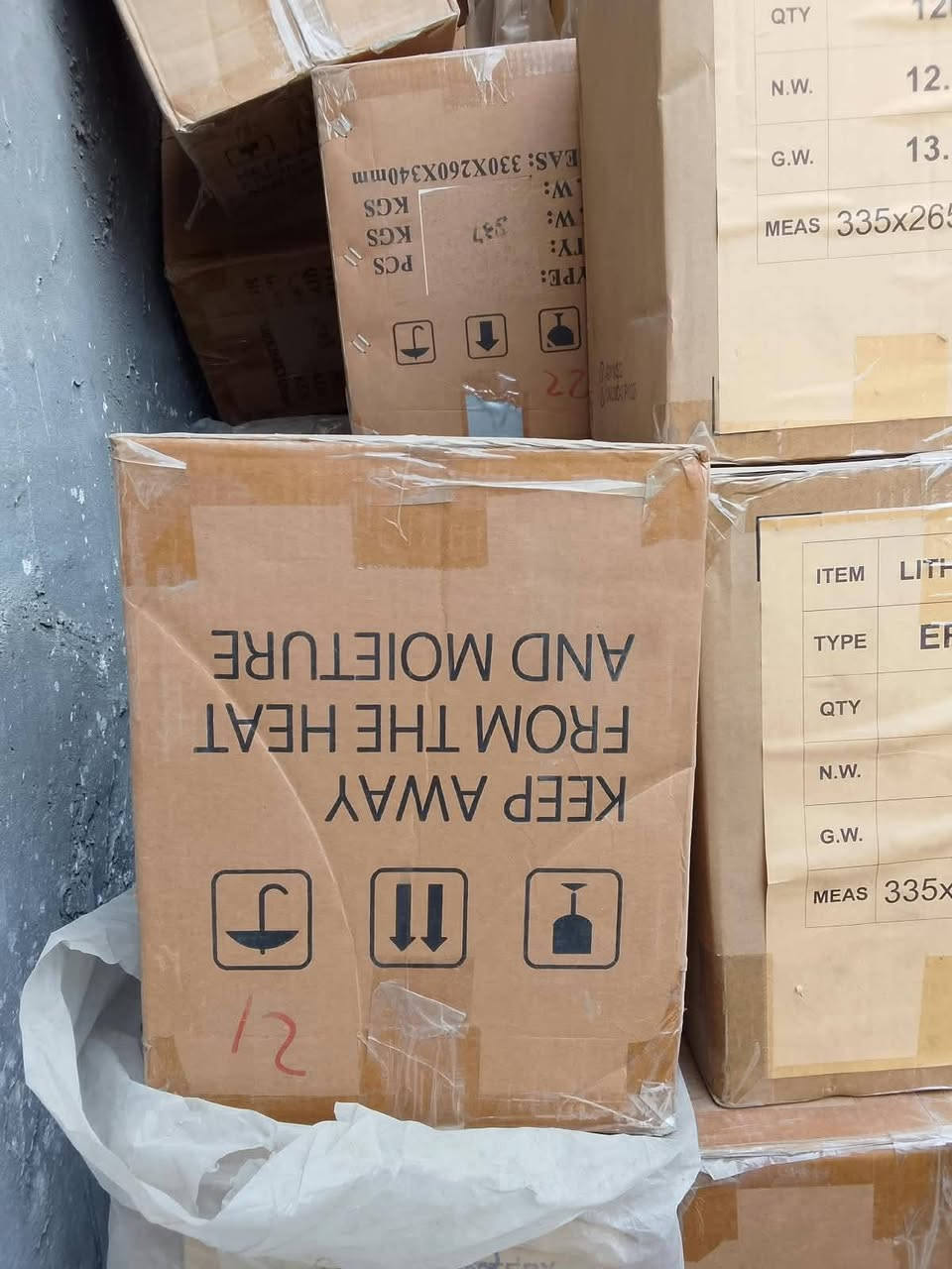 للبيع (بطاريات ليثيوم )الكميه ٨٥٠/كارتون كل كارتونه تحتوي على (٥)طبقات )للتواصل واتساب او اتصال (***********)بغداد العنوان

