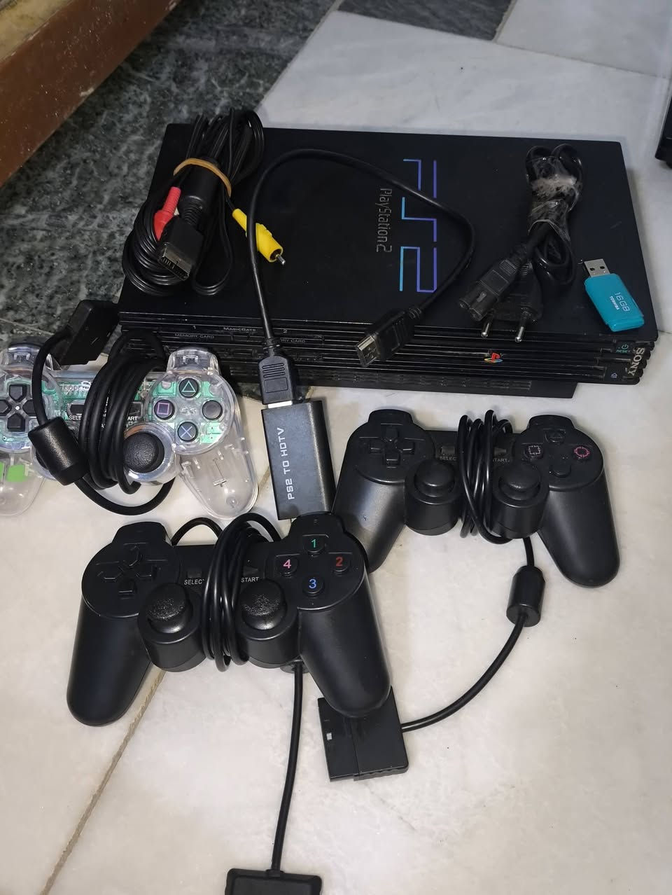 للبيع
ps3 شغال بس يحمه وره فتره
PS2 شغال الفات الويا غراض
ال بقيه مال ps2 اكو شغال ما يقره صوره و اكو شغال يأخذ كهرباء بس ما يدوس دكمه و واحد طافي 
تواصل واتساب ***********
توصيل موجود
