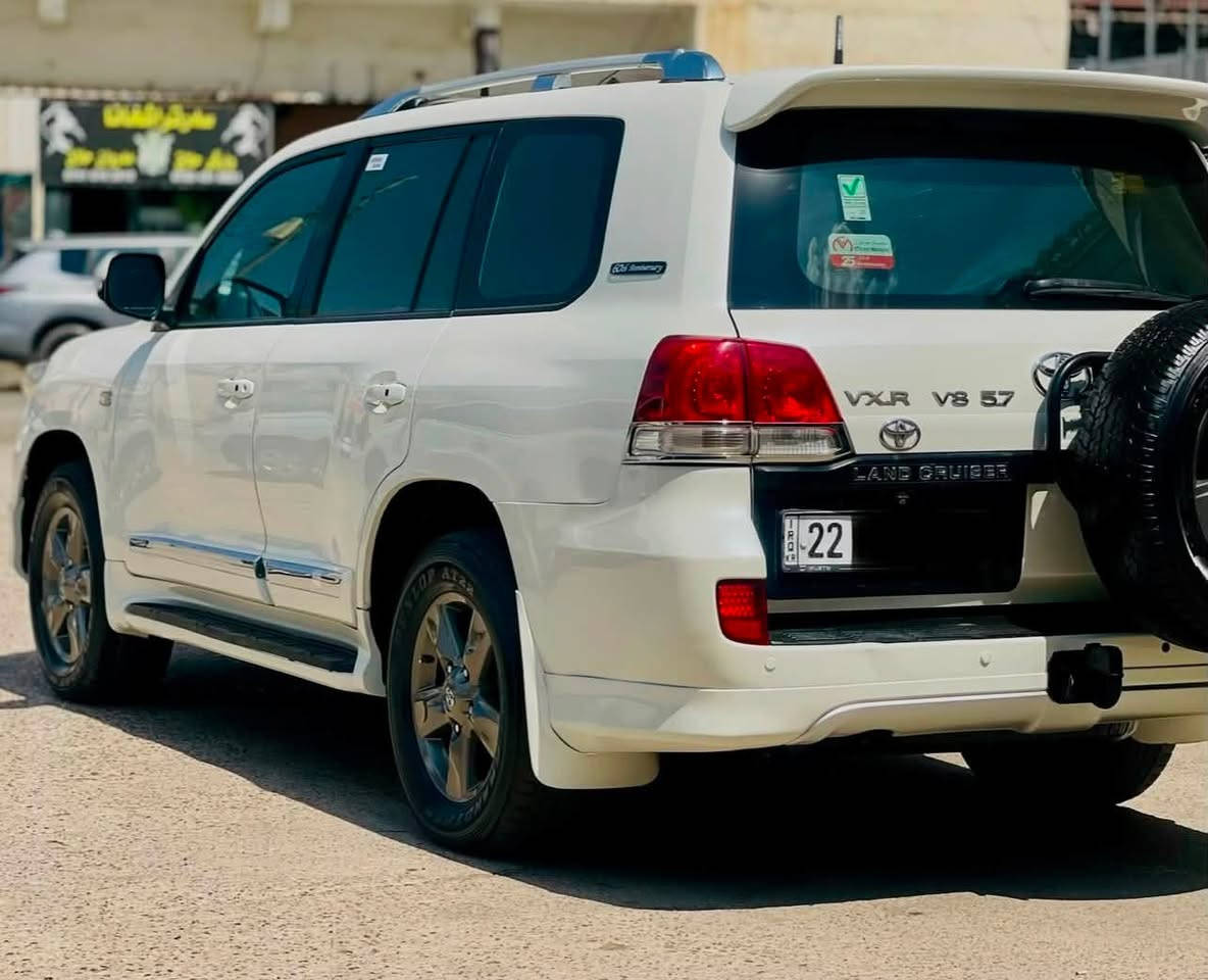 سلام اليكم 

  تويوتا لاند كروز VXR فوول مواصفات موديل 2011
محرك V8. 
موديل 2011
سياره مكفوله كفاله عامه  گير محرك بشرت 
سياره بدون صبغ 
مواصفات فول فول VXR  درجة واحد 
- ابواب فتح قفل لمس 4 ابواب  
- كشن جلد
- سلايت روف 
- حساس امامي خلفي 
- كشنات امامية كهرباء / كشن السائق ٣ ازرار
- ثلاجة 
- تحكم ستيرن 
- ٨ ايرباك 
- زراك لايت

 
‏سياره رقم اربيل تحويل وكاله شرت 

مكان سياره عقره 📍

رقم تليفون واتساب او فايبر الاستفسار علي الرقم ☎️
***********
‏‎
