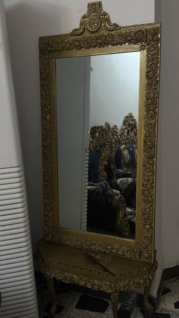 التخم 400
الفاترينه 75
المرايه 75
الساعه 50 العنوان الغزالية للاستفسار خاص او ***********
